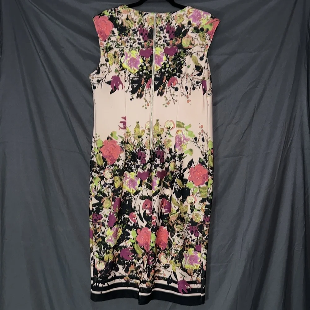 Pink floral V-neck dress - Picture 8 of 8